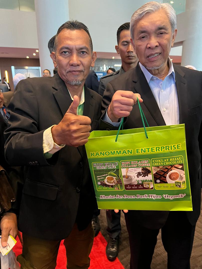 Kanomman Enterprise with guests of honour